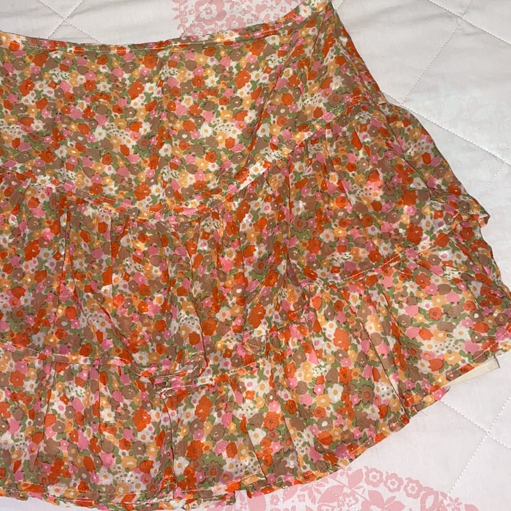Julie Brown Ruffled Floral Mini Skirt Size XS NWT - Picture 3 of 9